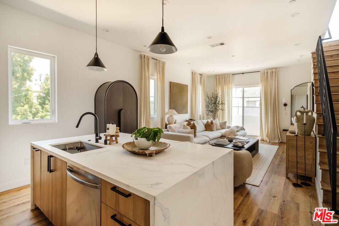 4460 W Maplewood Ave in Los Angeles, CA - Building Photo