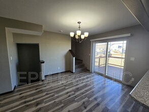 4104 Mourning Dove Dr in Waterloo, IA - Building Photo - Building Photo