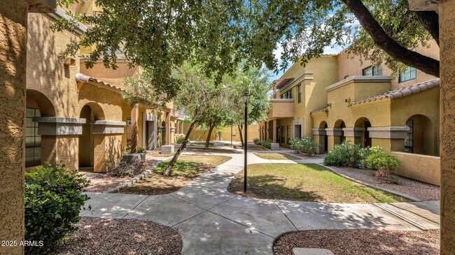 1702 E Bell Rd in Phoenix, AZ - Building Photo - Building Photo