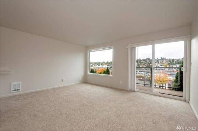 3420 15th Ave W Unit 204, Unit Urban Terrace in Seattle, WA - Building Photo - Building Photo