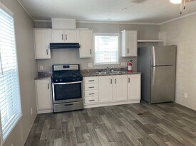 Garfield Oaks in Traverse City, MI - Building Photo