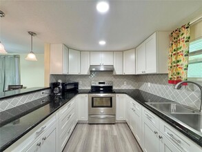 126 Flamingo Dr, Unit 1/2 in Auburndale, FL - Building Photo - Building Photo