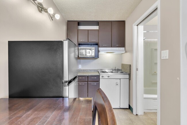 10415 99 Ave in Grande Prairie, AB - Building Photo - Building Photo