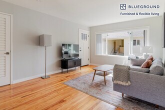1230 Mills St in Menlo Park, CA - Building Photo - Building Photo