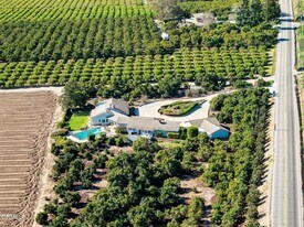 13922 Foothill Rd in Santa Paula, CA - Building Photo