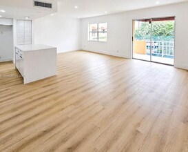 17911 NW 68th Ave in Hialeah, FL - Building Photo - Building Photo