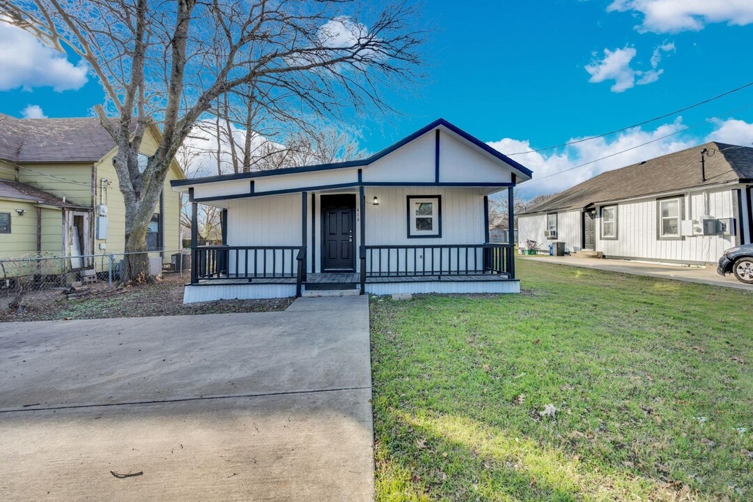 418 E Avenue F in Midlothian, TX - Building Photo