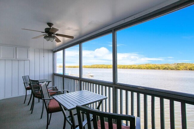 property at 821 Bahia Del Sol Dr