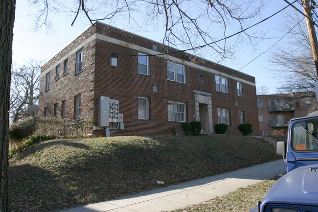 61 Hawaii Ave NE in Washington, DC - Foto de edificio - Building Photo