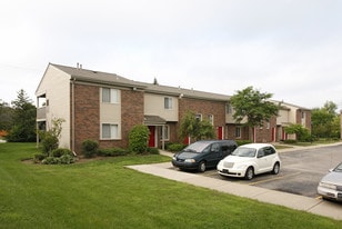 Parkwood Manor in Belleville, MI - Building Photo