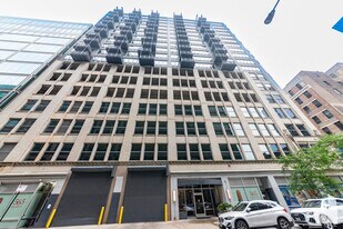 565 W Quincy St, Unit 907 in Chicago, IL - Building Photo