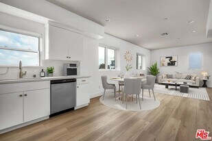 4701 Saturn St in Los Angeles, CA - Building Photo