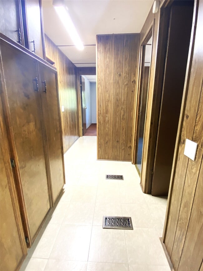 property at 14662 Brooks Rd