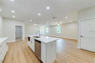 257 N Pine Ave in Oviedo, FL - Building Photo - Building Photo