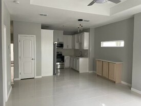 2507 N Vineyard Ave in Edinburg, TX - Building Photo