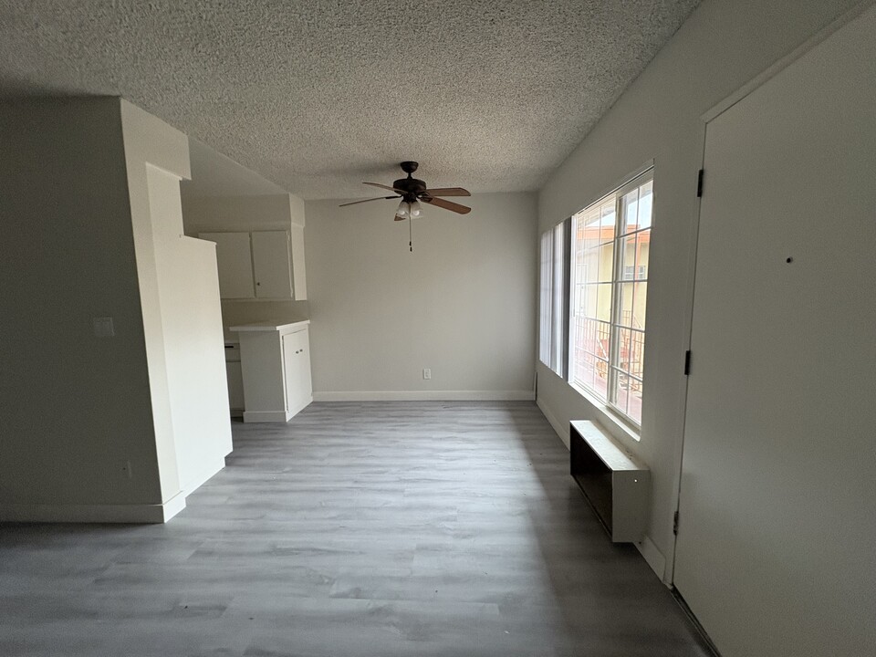 9029 Orion Ave, Unit 15 in Los Angeles, CA - Building Photo