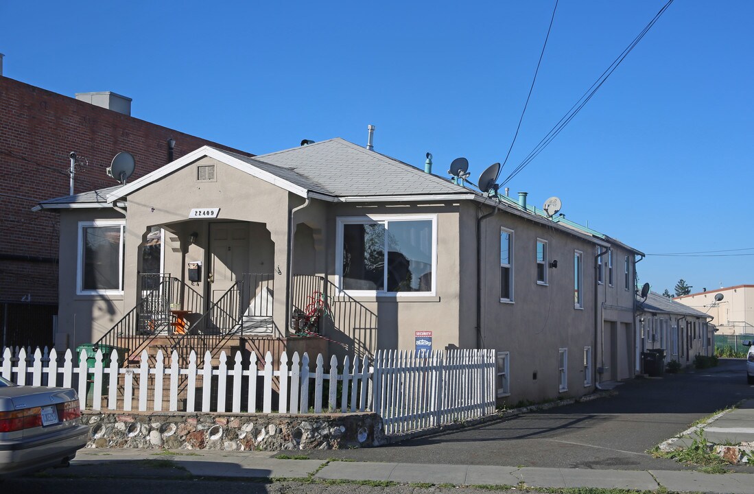 22409 Meekland Ave in Hayward, CA - Foto de edificio