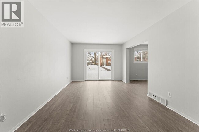 1900 Columbia Ct in Windsor, ON - Building Photo - Building Photo