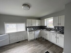 3302 Greenfield Rd in Royal Oak, MI - Building Photo - Building Photo