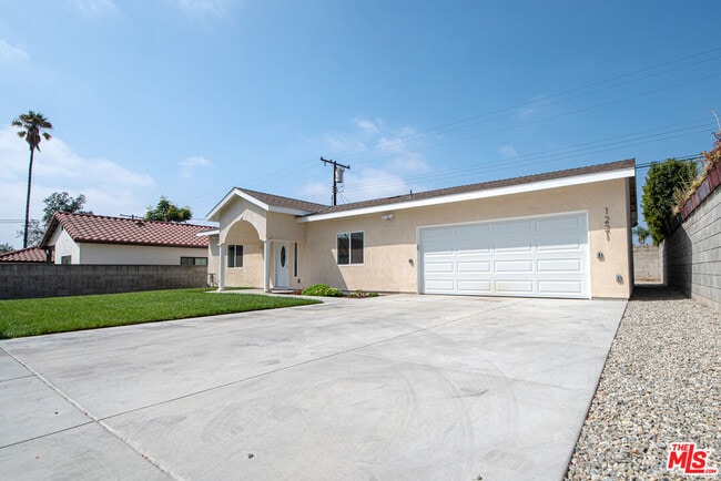 1221 N Azusa Ave in Azusa, CA - Building Photo - Building Photo