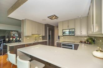 130 N Garland Ct, Unit 4105 in Chicago, IL - Building Photo - Building Photo