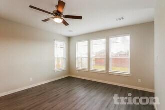 2407 Foster Hl Rd in Richmond, TX - Foto de edificio - Building Photo