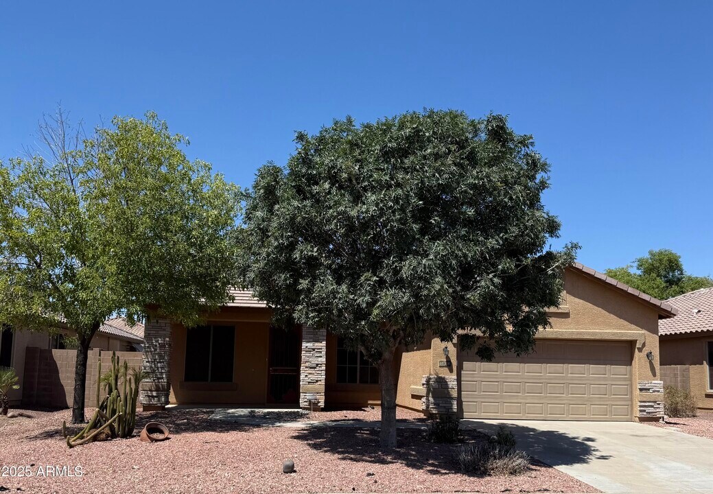 11318 W Monte Vista Rd in Avondale, AZ - Building Photo