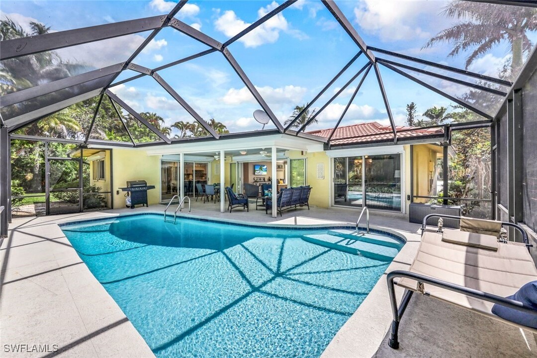 723 Willowhead Dr in Naples, FL - Building Photo