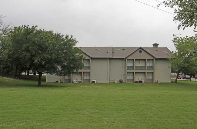 Willow Tree Apartments in Grand Prairie, TX - Building Photo - Building Photo