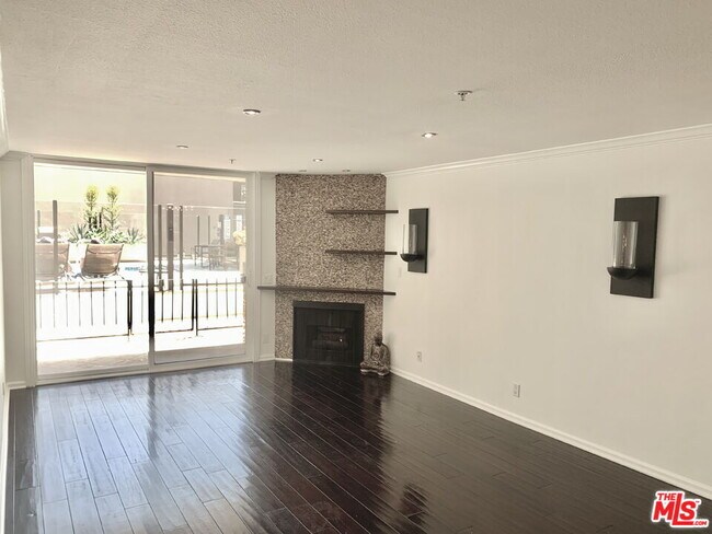 7320 Hawthorn Ave in Los Angeles, CA - Building Photo - Building Photo
