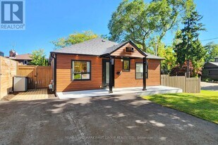 589 Marksbury Rd in Pickering, ON - Building Photo