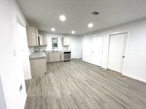 319 Woodard Ave in Cleburne, TX - Building Photo - Building Photo