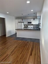 641 E Brockton Ave in Madison Heights, MI - Building Photo - Building Photo