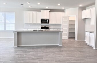 5945 Hopkins Dr in Providence Village, TX - Foto de edificio - Building Photo