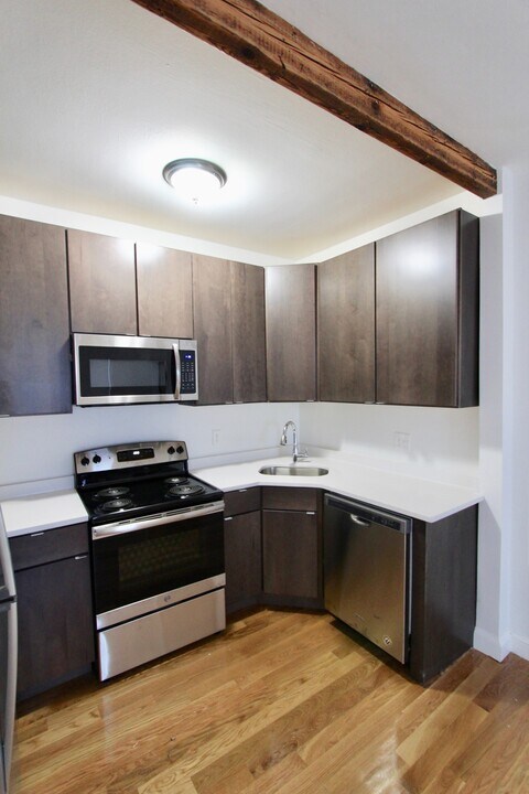 55 Forest Ave, Unit 1F in Everett, MA - Building Photo