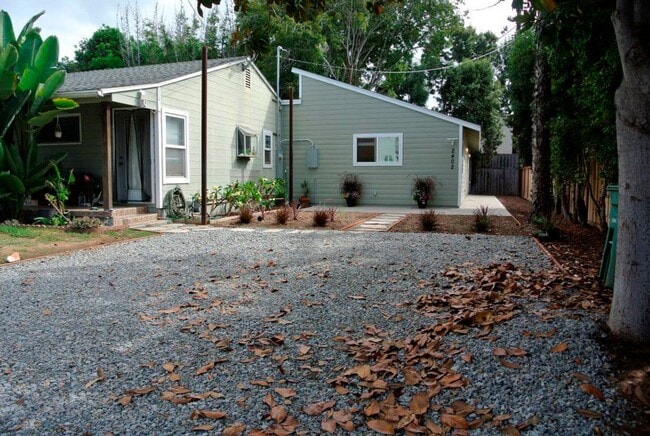 property at 2402 Buena Vista Cir