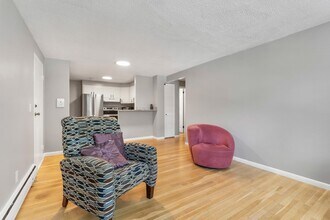 99 Cluff Crossing Rd in Salem, NH - Foto de edificio - Building Photo