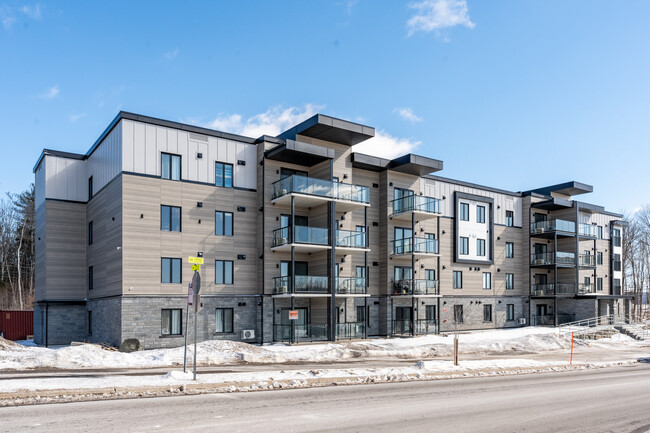 1000 De L'estran Rue in Lévis, QC - Building Photo - Building Photo