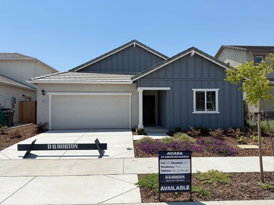 7161 Vail Rnch Rd in Roseville, CA - Building Photo