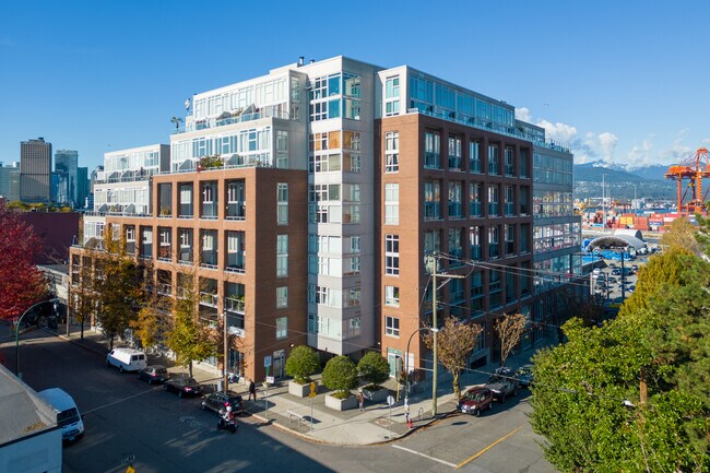 The Edge Harbourfront in Vancouver, BC - Building Photo - Building Photo