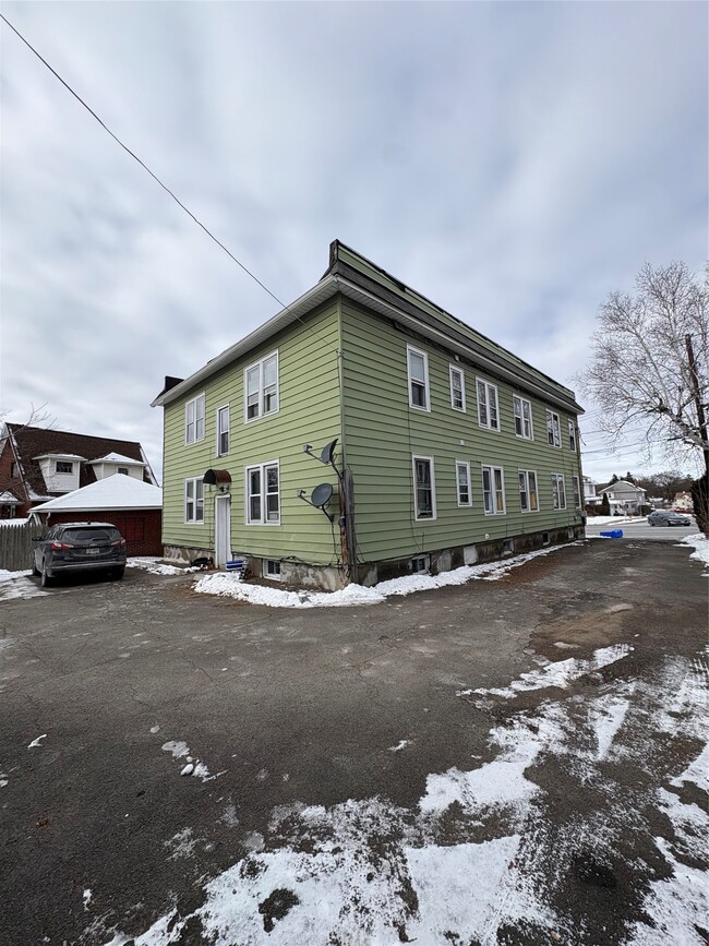 364 Floral Ave-Unit -2L in Johnson City, NY - Building Photo - Building Photo