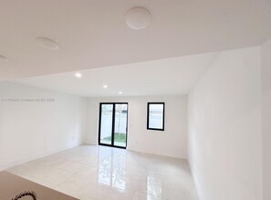 4109 N Oak Pl in Dania Beach, FL - Building Photo - Building Photo