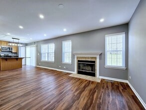 464 Lancaster Dr in Pingree Grove, IL - Building Photo - Building Photo