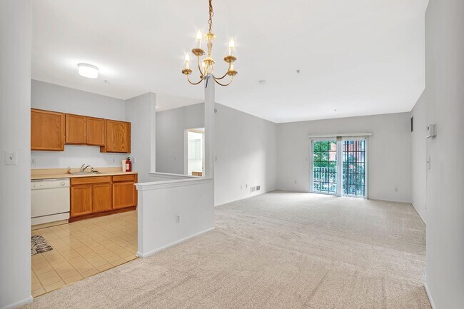 524 Coppola Dr in South Plainfield, NJ - Building Photo - Building Photo