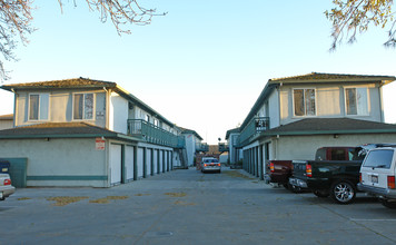 1058 N Sanborn Rd in Salinas, CA - Building Photo - Building Photo