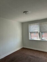 7508 Thouron Ave, Unit 1st Floor in Philadelphia, PA - Foto de edificio - Building Photo