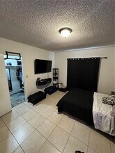 6 NW 7th Ave in Dania Beach, FL - Building Photo - Building Photo