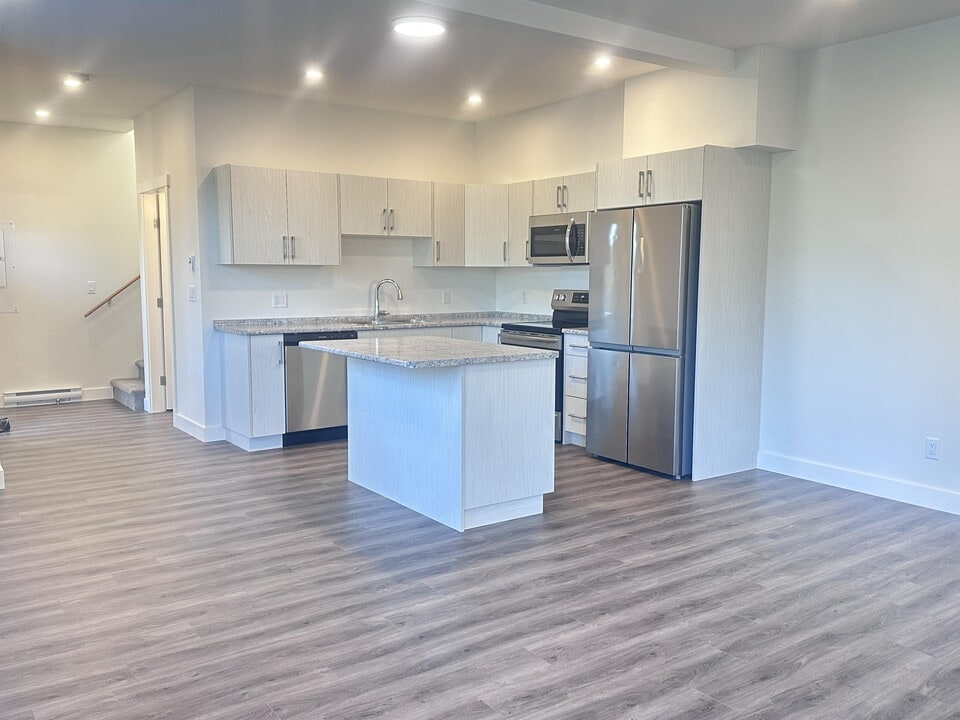 736 12th St in Courtenay, BC - Building Photo