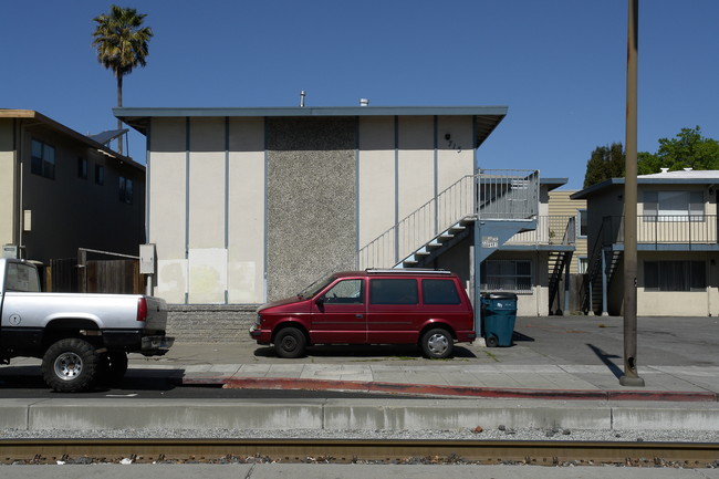 715 Chestnut St in Redwood City, CA - Building Photo - Building Photo