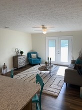 Creekside Crossing Apartments in Louisville, KY - Foto de edificio - Building Photo